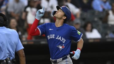 Blue Jays hit back-to-back homers in 5th inning