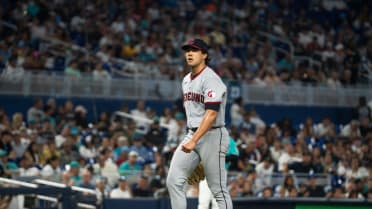 Joey Cantillo sale ileso con bases llenas con ponche