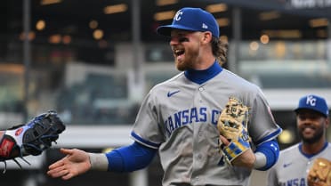 Royals turn first 5-6-4-3 double play since 1995