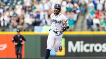 Julio Rodríguez's solo home run (8)