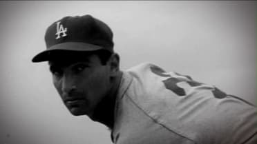 Sandy Koufax receives Lifetime Achievement Award
