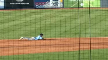 Cooper Flemming's nice diving stop