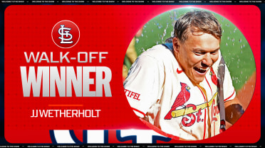 JJ Wetherholt define con hit de oro