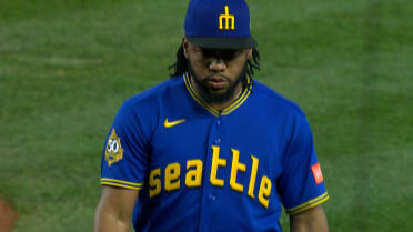 Eduard Bazardo escapes the jam