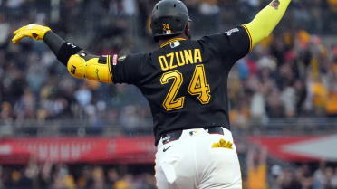 Marcell Ozuna empuja 2 con jonrón