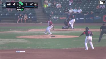 Dauri Fernandez homers (4) on a fly ball to left field. Yeiferth Castillo scores. Yerlin Luis scores.