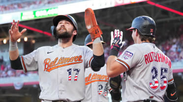 Orioles score five runs in the 4th