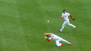 Romy Gonzalez diving catch