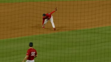 Yoeilin Cespedes' fantastic barehanded play