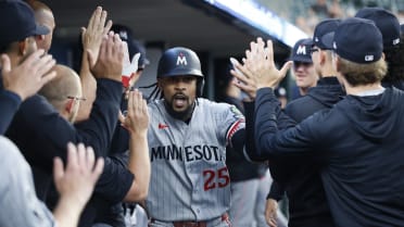 Byron Buxton's leadoff homer (19)