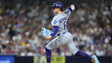 Kiké Hernández pitches 2 1/3 innings against Padres
