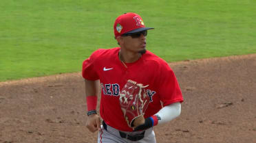 Franklin Arias starts smooth double play