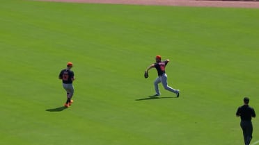 Popup sends Max Anderson into right field 