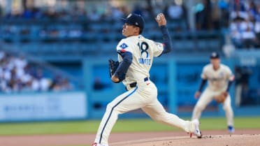 Yoshinobu Yamamoto strikes out Taylor Ward