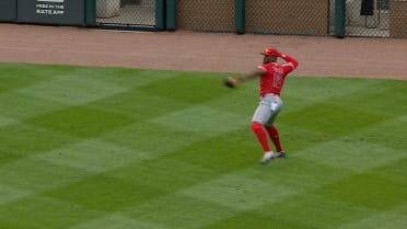 Jorge Soler retira a Austin Hays en 1ra base