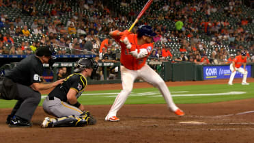 HR número 100 de la carrera de Isaac Paredes 