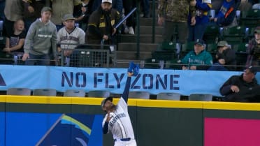 Julio Rodríguez wins Play of the Week for HR robbery