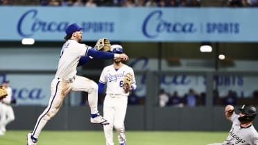 Bobby Witt Jr. turns spectacular double play