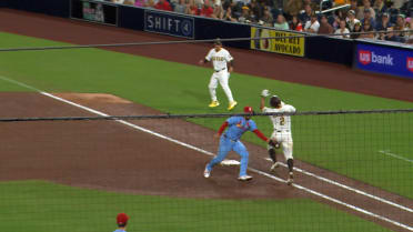 Willson Contreras tags out Bogaerts after a review
