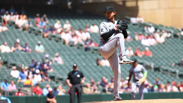 Garrett K's Keaschall to escape bases-loaded jam