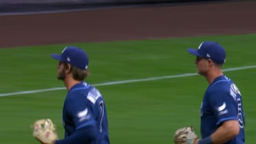 Ben Williamson starts nifty double play