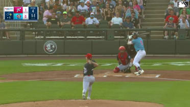 Jace Avina triples (2) on a sharp line drive to center fielder Pedro León. Jackson Castillo scores.