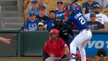 Santiago Espinal produce dos con doble