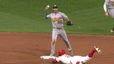 Jeff McNeil slides to rob J.T. Realmuto 
