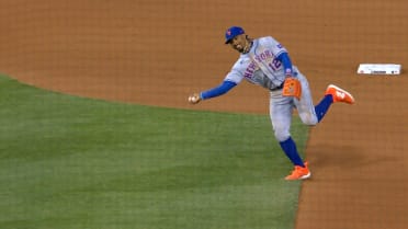 Lindor's barehanded play