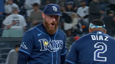 Bryan Baker logra el salvado en triunfo de los Rays