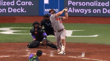 Jonrón solitario de Pete Alonso (27)