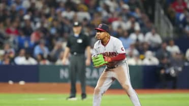 José Ramírez's leaping grab