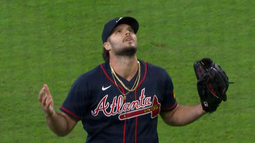 Victor Mederos escapes bases-loaded jam with groundout