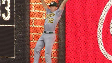 Colby Thomas' jumping catch