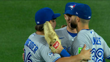 Louis Varland earns the save