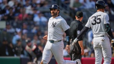 Austin Wells anota tras un pitcheo descontrolado