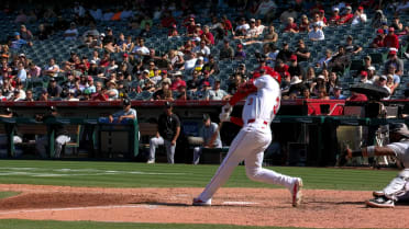 Angels turn inning-ending double play