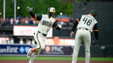 Dylan Beavers' solo homer (2)