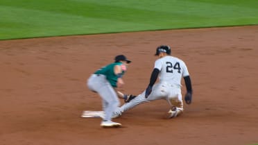 Cal Raleigh throws out Jasson Domínguez after review 