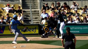 Curtis Mead impulsa una con sencillo