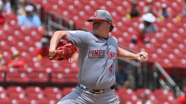 Andrew Abbott fans four vs. Cardinals