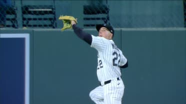Gran atrapada en salto de Mickey Moniak 