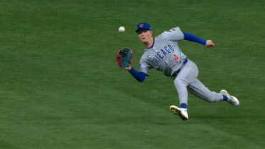 Pete Crow-Armstrong se desliza para capturar