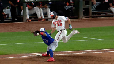Pete Alonso reaches 1st base after challenge