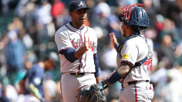 Raisel Iglesias secures the Braves' 5-2 win 