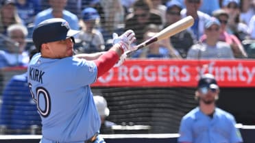 Alejandro Kirk's RBI single 