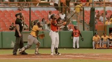 Bryan De La Cruz empuja 3 con jonrón