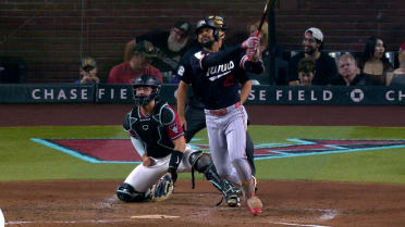 Buxton conecta HR con las bases llenas