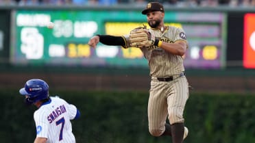 Jeremiah Estrada induces inning-ending double play 