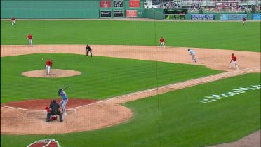 Carlos Narváez catches Carson Williams stealing